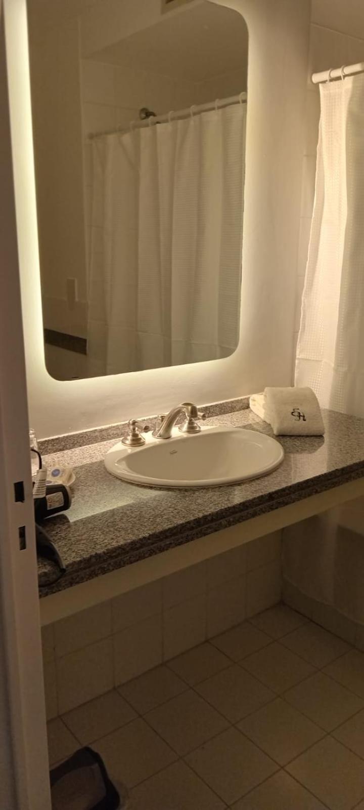 Elegance Hotel 4*