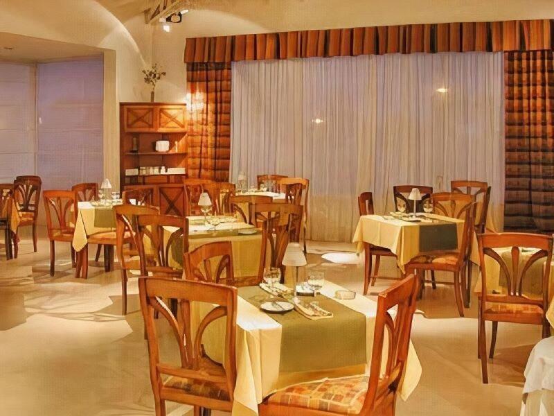 Elegance 4*